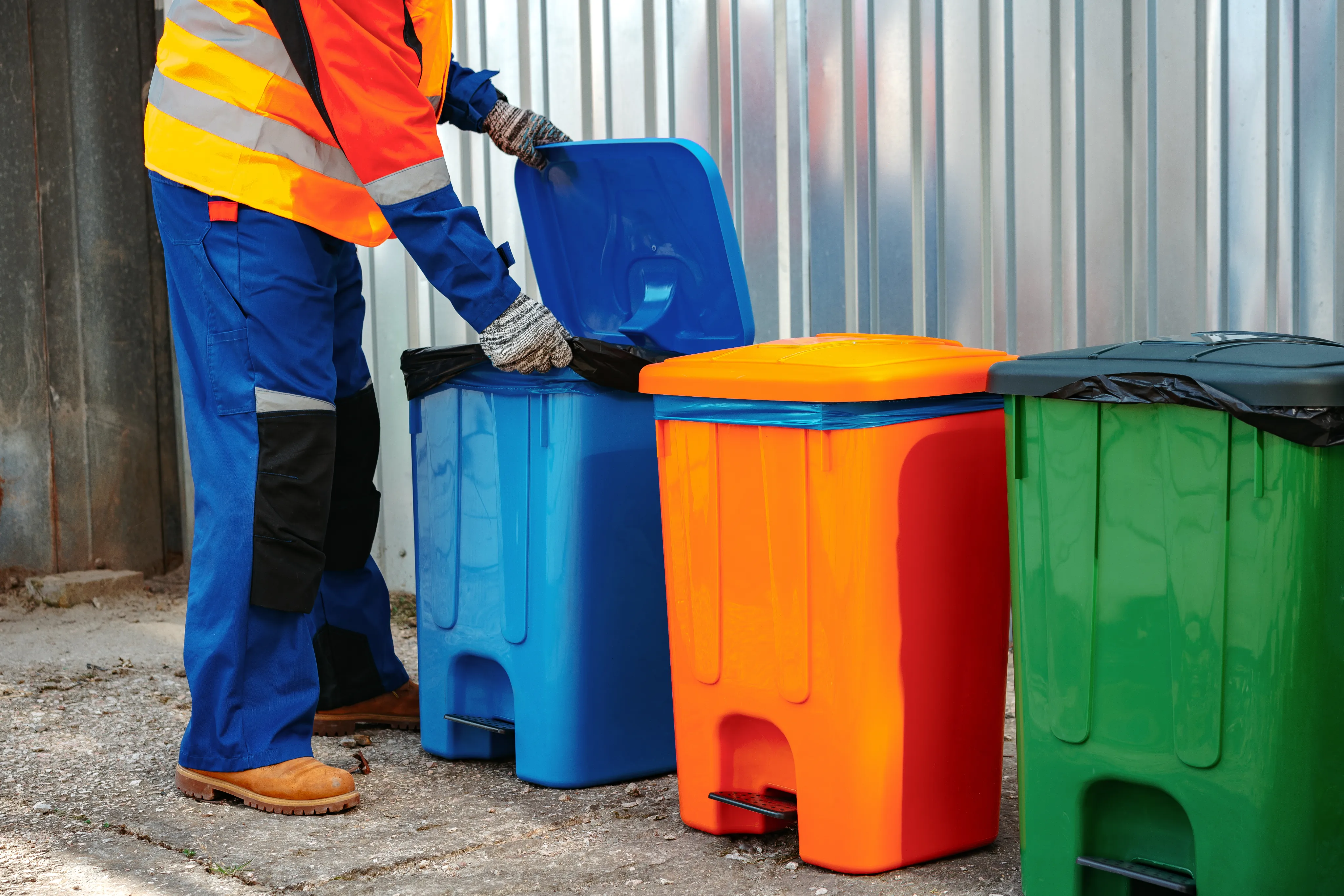 Trash can cleaning service